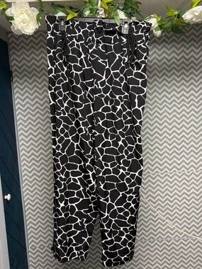 Black & White Printed Paperbag Waist Pants w Giraffe print